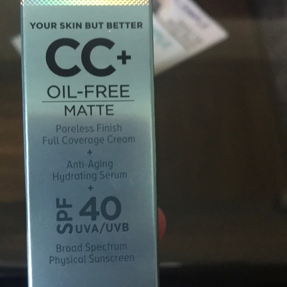 BN ItCosmetics Foundation and Brush - Picture 4 of 6